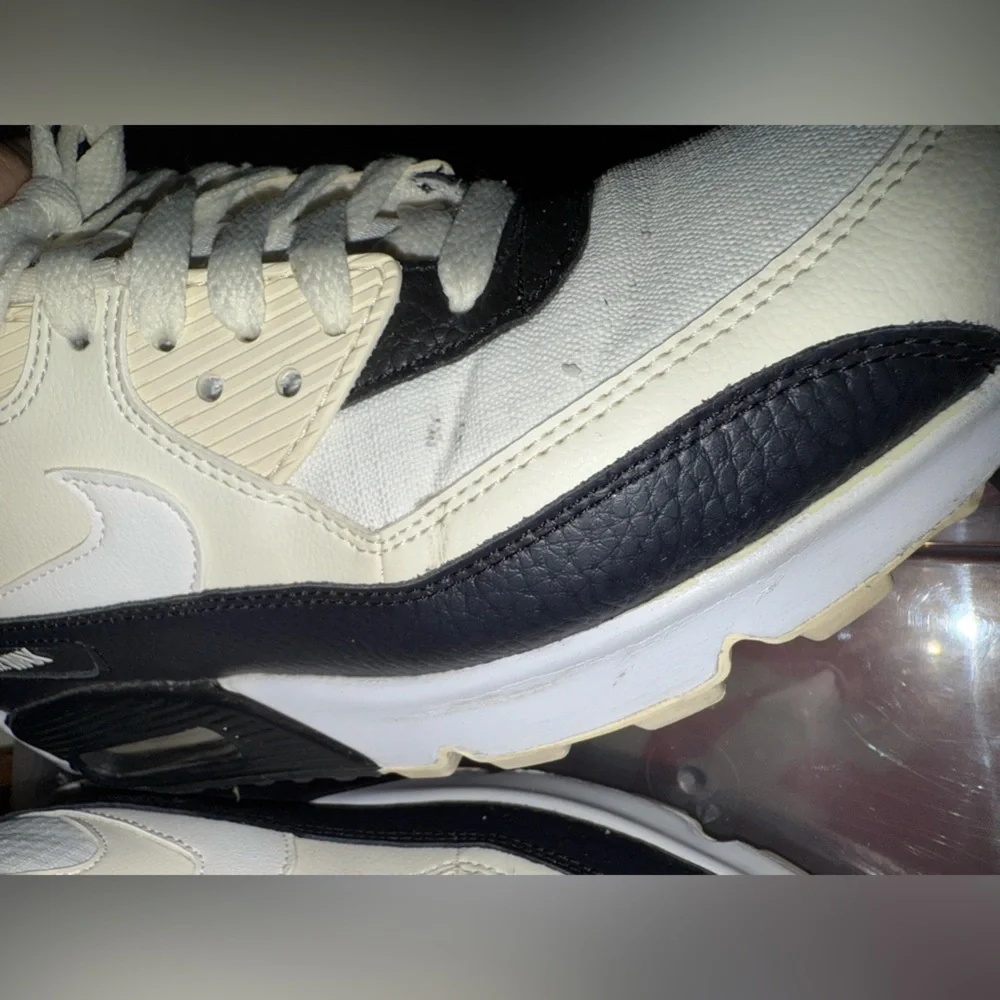 Women’s NIKE Airmax 90